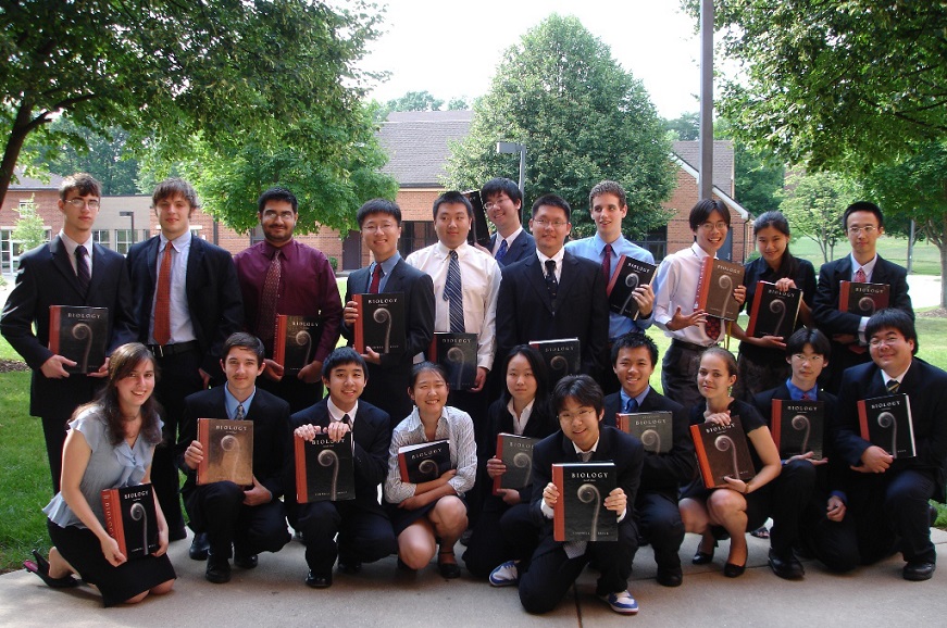 2007 USABO group photo with textbooks